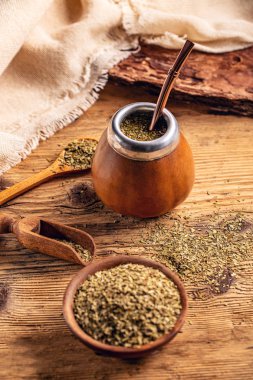 yerba mate Kupası ve saman