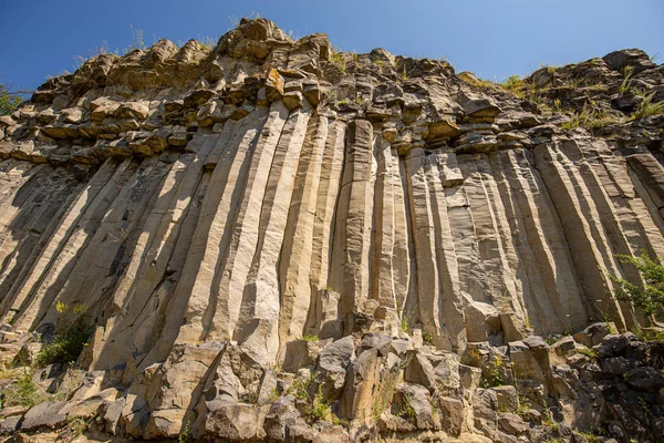 Grauer Säulenbasalt — Stockfoto