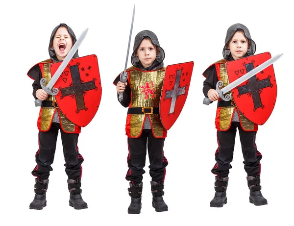 Chłopiec w średniowiecznym stroju rycerza — Zdjęcie stockowe