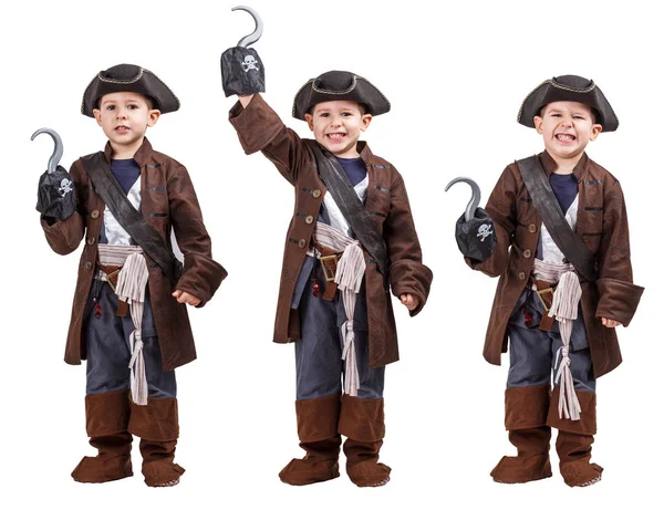 Pojke klädd i piratdräkt — Stockfoto