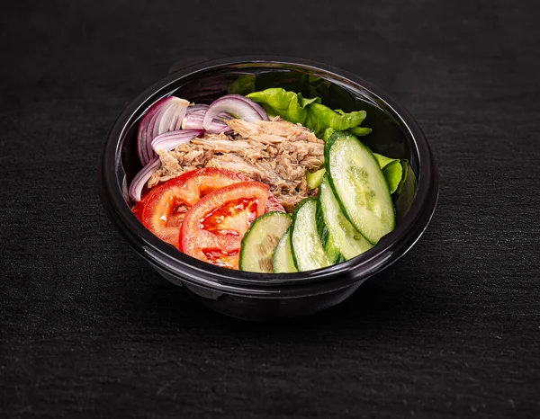 Fresh salad with tuna — Stock Photo, Image