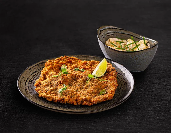 Escalope viennoise de veau géant — Photo