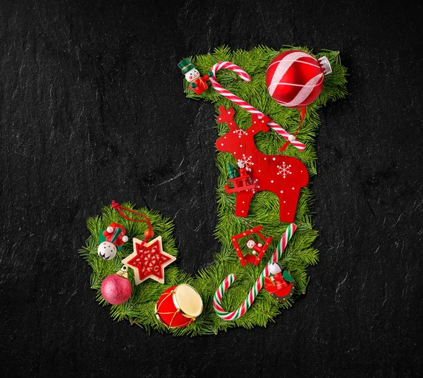 Письмо J из орнамента рождественской елки — стоковое фото