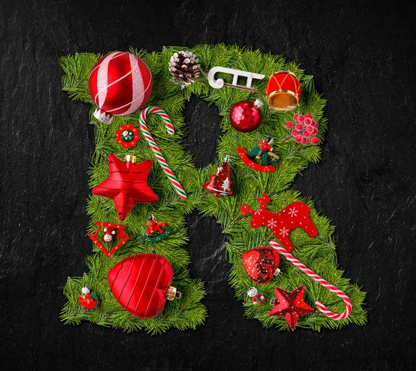 Lettera R fatta di ornamenti dell'albero di Natale — Foto Stock