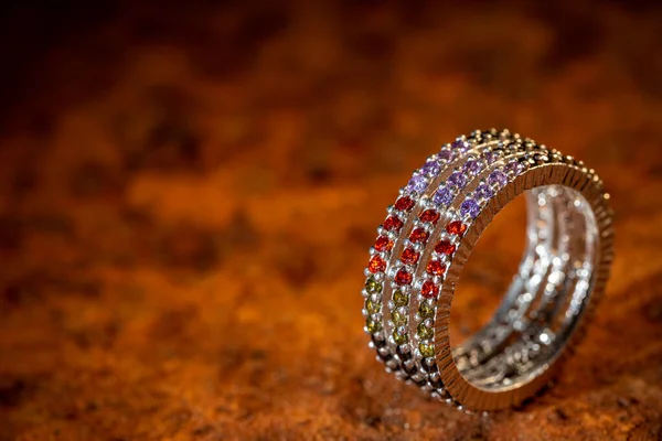 Modern stílusú ezüst gyűrű — Stock Fotó