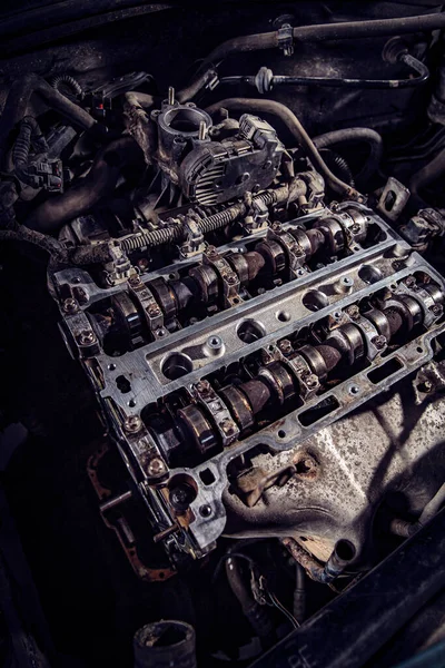 Автомобильный двигатель. — стоковое фото