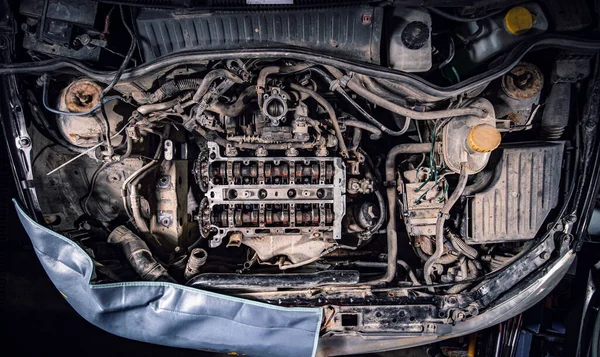 Mau conceito de manutenção automóvel — Fotografia de Stock