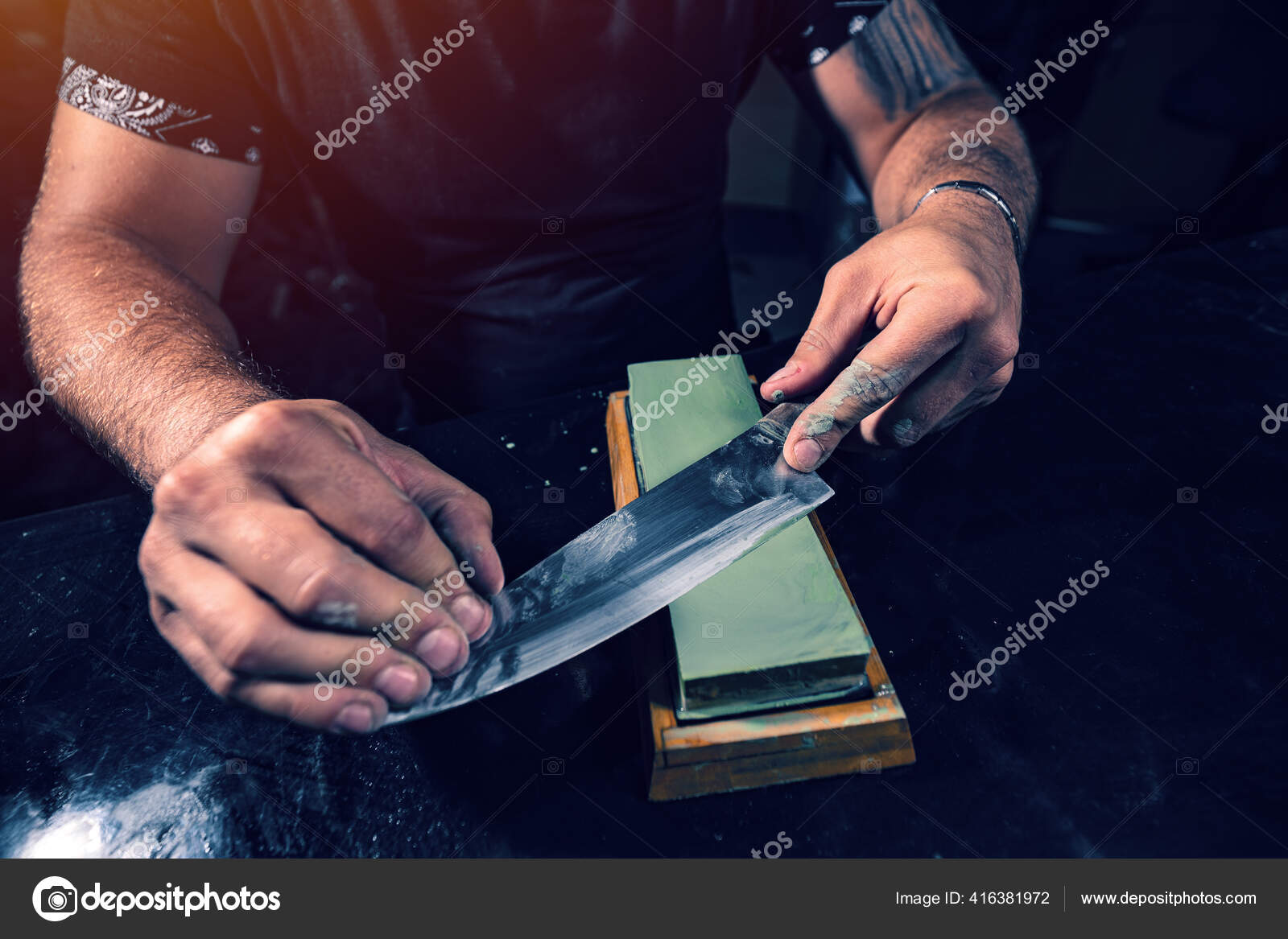 Afilar cuchillos fotos de stock, imágenes de Afilar cuchillos sin royalties
