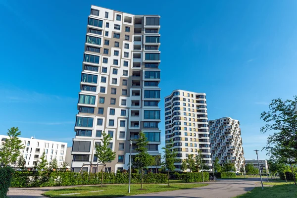 ミュンヘン ドイツに見られる現代の高層住宅ビル — ストック写真