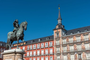 Kral Philip III heykel ve Plaza Mayor Madrid, İspanya güzel binaları