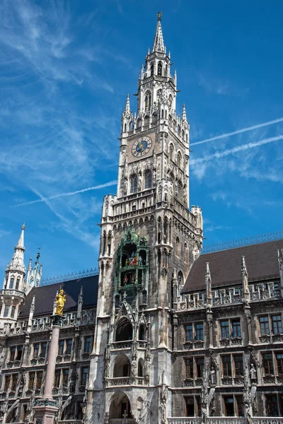 Yeni Belediye Binası Nda Marienplatz Münih Mavi Gökyüzü Ile — Stok fotoğraf