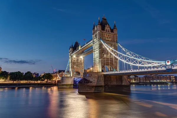 Güneş Battıktan Sonra Londra Işıklı Tower Bridge — Stok fotoğraf