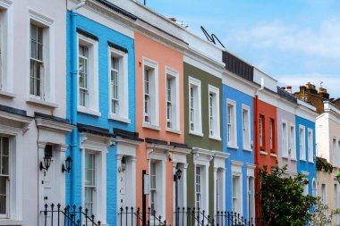 Notting Hill, Londra görülen renkli seri evleri
