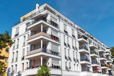 Yeni beyaz çok aile ev Berlin, Almanya'da görüldü