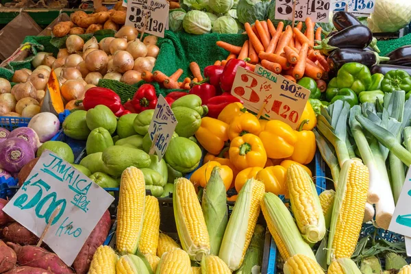 トウモロコシ ピーマン ブリクストン ロンドンの市場での販売のための他の野菜 — ストック写真