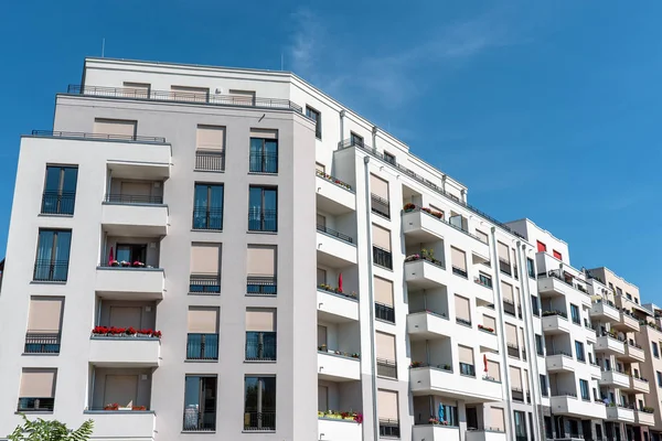 Berlin Almanya Beyaz Modern Apartmanlar Görüldü — Stok fotoğraf