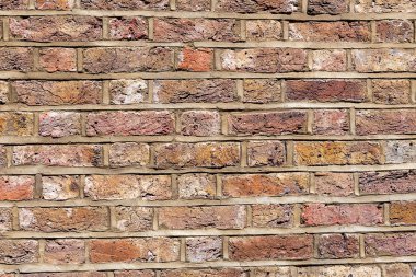 Bir kaba ve yıpranmış kırmızı tuğla duvar kökenli