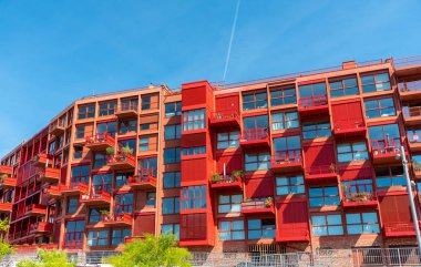 Yeni Berlin, Almanya'da görülen kırmızı çok aile daire ev inşa edilmiş