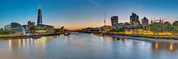 Panorama Över Floden Themsen London Med Skyskraporna Staden Och Tornet — Stockfoto