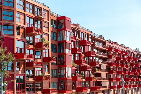 Μοντέρνα Πολυκατοικία Κόκκινο Δει Στο Βερολίνο Γερμανία — Φωτογραφία Αρχείου