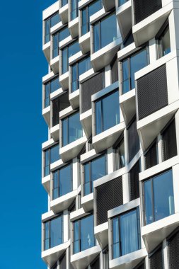 Münih, Almanya'da görülen modern yüksek katlı daire bina cephe