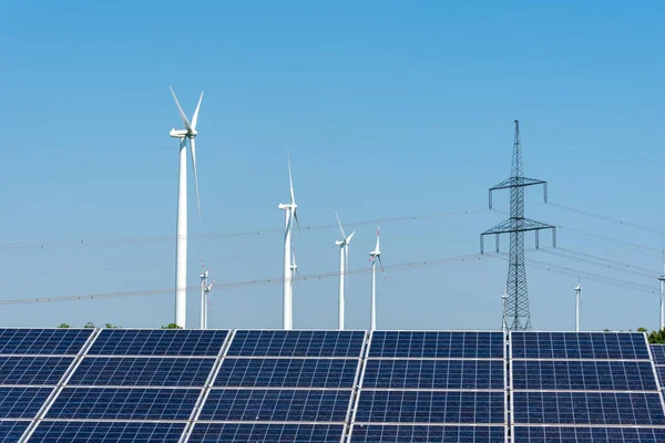 Pylônes Électriques Panneaux Solaires Éoliennes Vus Allemagne — Photo