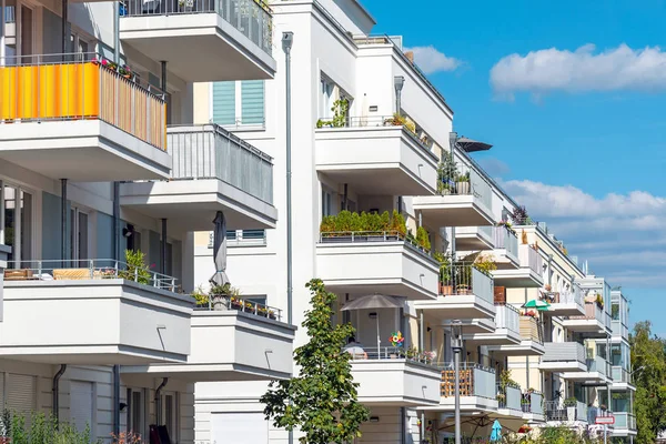 Muchos Balcones Casas Apartamentos Modernos Vistos Berlín Alemania — Foto de Stock