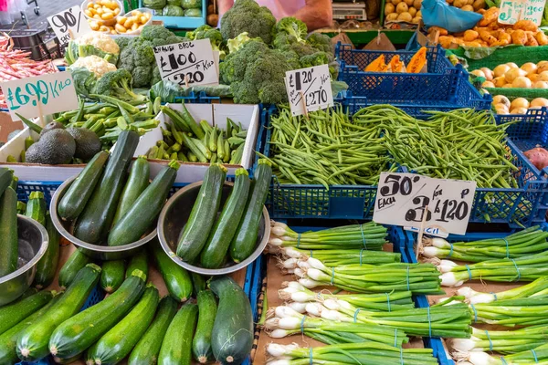 Courgette Oignons Printemps Autres Légumes Vendre Dans Marché Londres — Photo