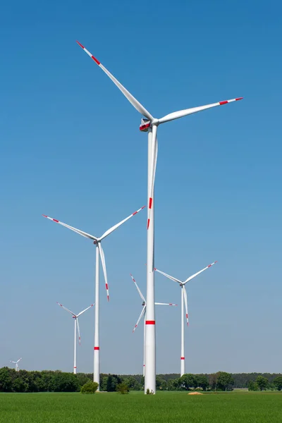 在德国的农村地区的风力涡轮机 — 图库照片