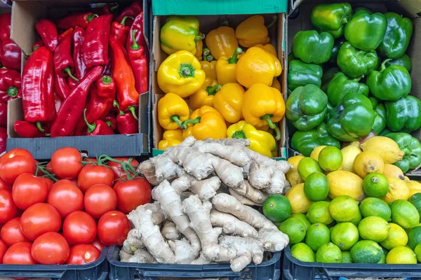 Peppers Tomatoes Ginger Lime Sale Market — Stock Photo, Image