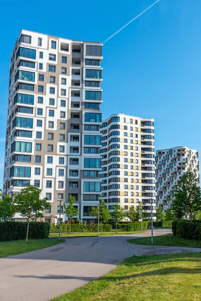 Современные многоэтажные дома в Мюнхене, Германия
