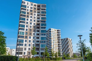 Modern çok katlı apartmanlar Münih, Almanya'da görüldü