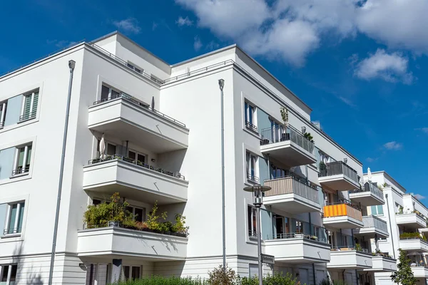 Berlin, Almanya 'da modern apartman binaları