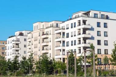 Berlin, Almanya 'da modern beyaz apartmanlar görüldü