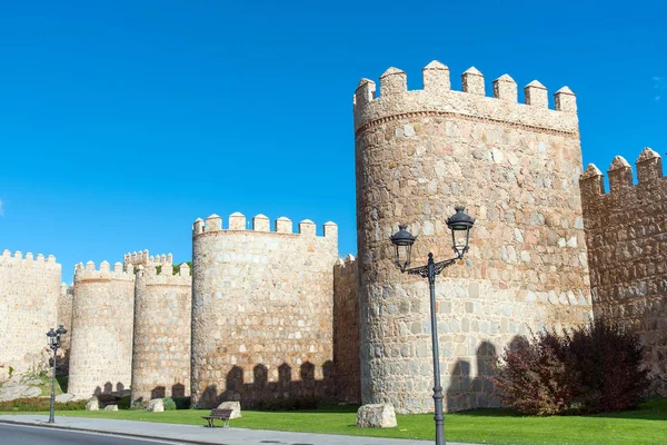 Beroemde Stadsmuur Van Avila Spanje Een Zonnige Dag — Stockfoto