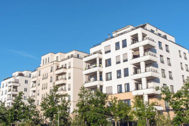 Berlin, Almanya 'da görülen yeni beyaz ve bej daire evleri
