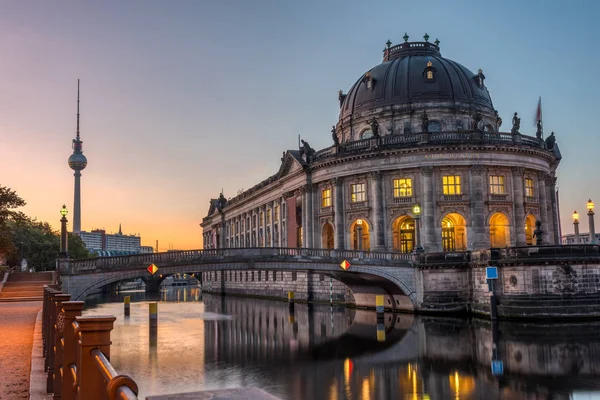 Museu Bode Torre Televisão Berlim Amanhecer — Fotografia de Stock