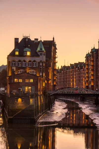 Raktárak Régi Speicherstadt Hamburgi Németország Naplementekor — Stock Fotó