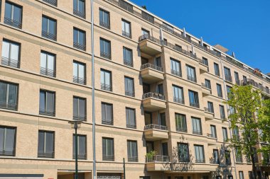 Modern bej apartman evleri Berlin, Almanya 'da görüldü