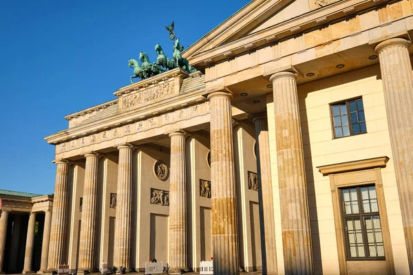 Híres Berlini Brandenburg Kapu Napkelte Után — Stock Fotó