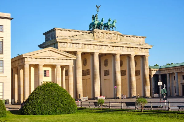 Den Berömda Brandenburger Tor Berlin Tidigt Morgonen — Stockfoto