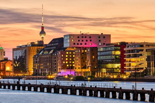 Dramatický Západ Slunce Řeky Spree Berlíně Televizní Věží Vzadu — Stock fotografie