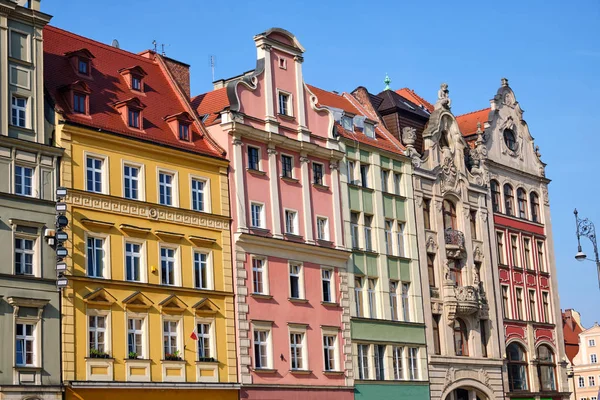波兰弗罗茨瓦夫市场广场上五颜六色的房子 — 图库照片