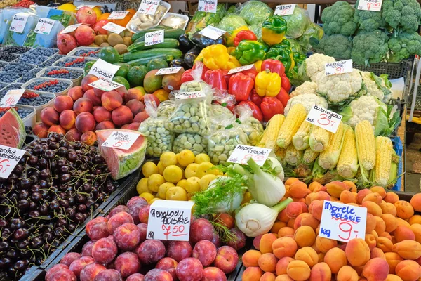 ヴロツワフ ポーランドの市場で販売のための果物や野菜 — ストック写真