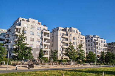 Berlin, Almanya'da görülen modern şehir evleri ile geliştirme alanı