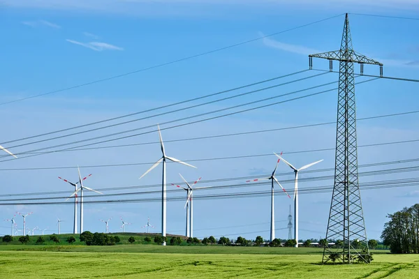 Вітрові Колеса Лінії Електропередач Кукурудзяному Полі Сільській Німеччині — стокове фото