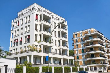 Berlin'de Prenzlauer Berg bölgesinde modern şehir evleri, Almanya