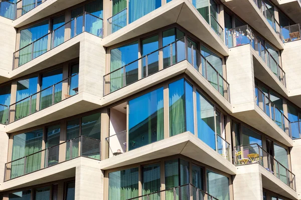 Részlet Egy Modern Apartman Épület Padlótól Mennyezetig Ablakok Látható Berlinben — Stock Fotó
