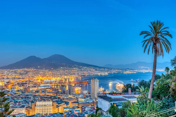 Nápoles Itália Com Monte Vesúvio Entardecer — Fotografia de Stock