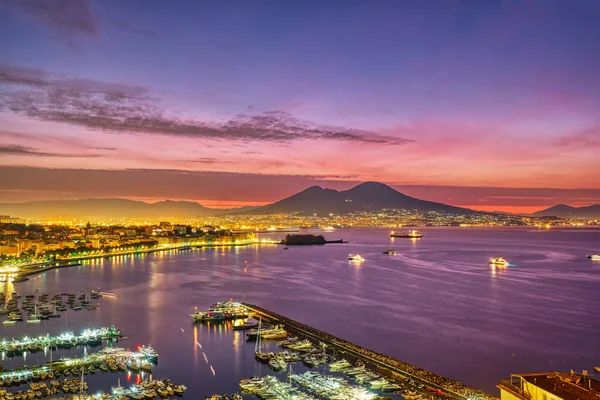 Драматичний Схід Сонця Неаполі Горою Везувій Позаду — стокове фото